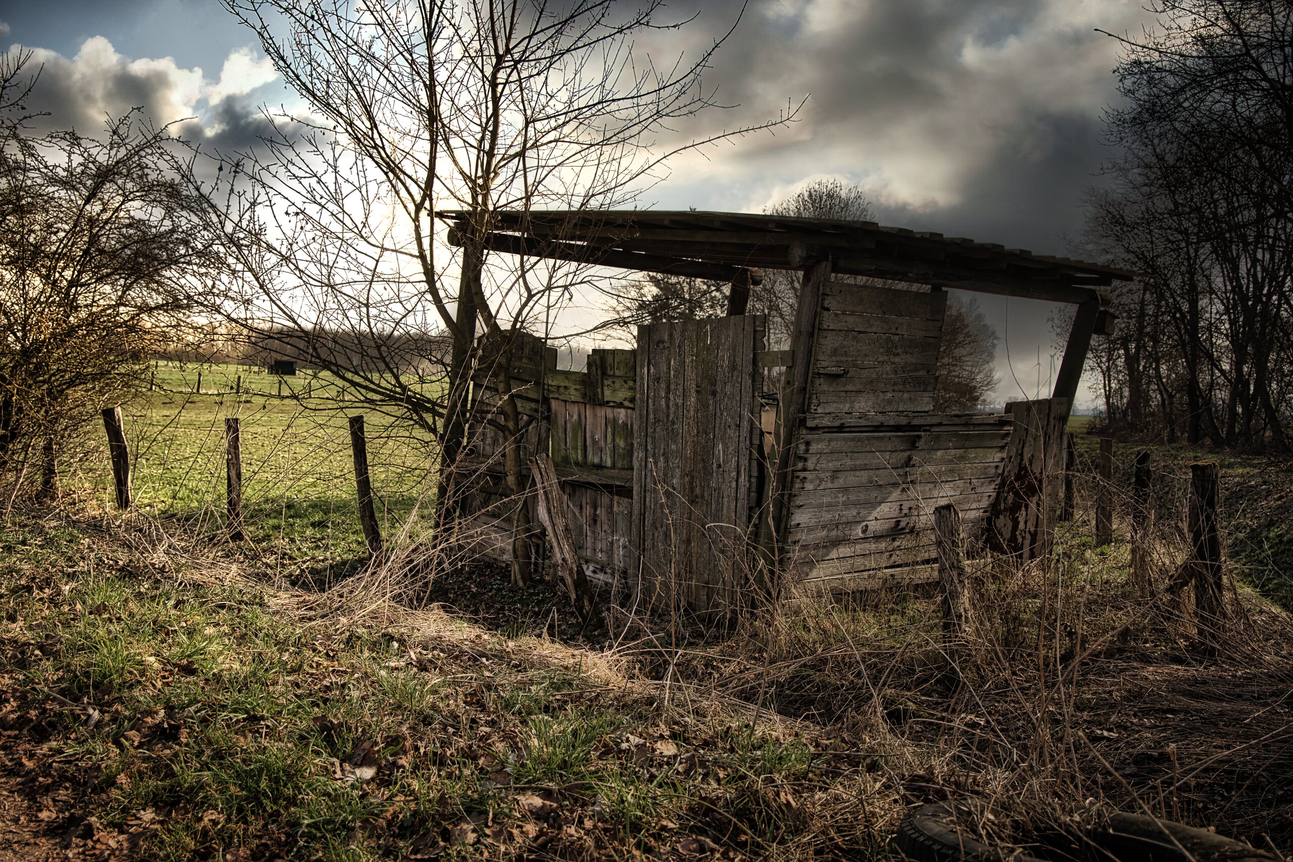 Alter Unterstand am Rande – KW11/26
