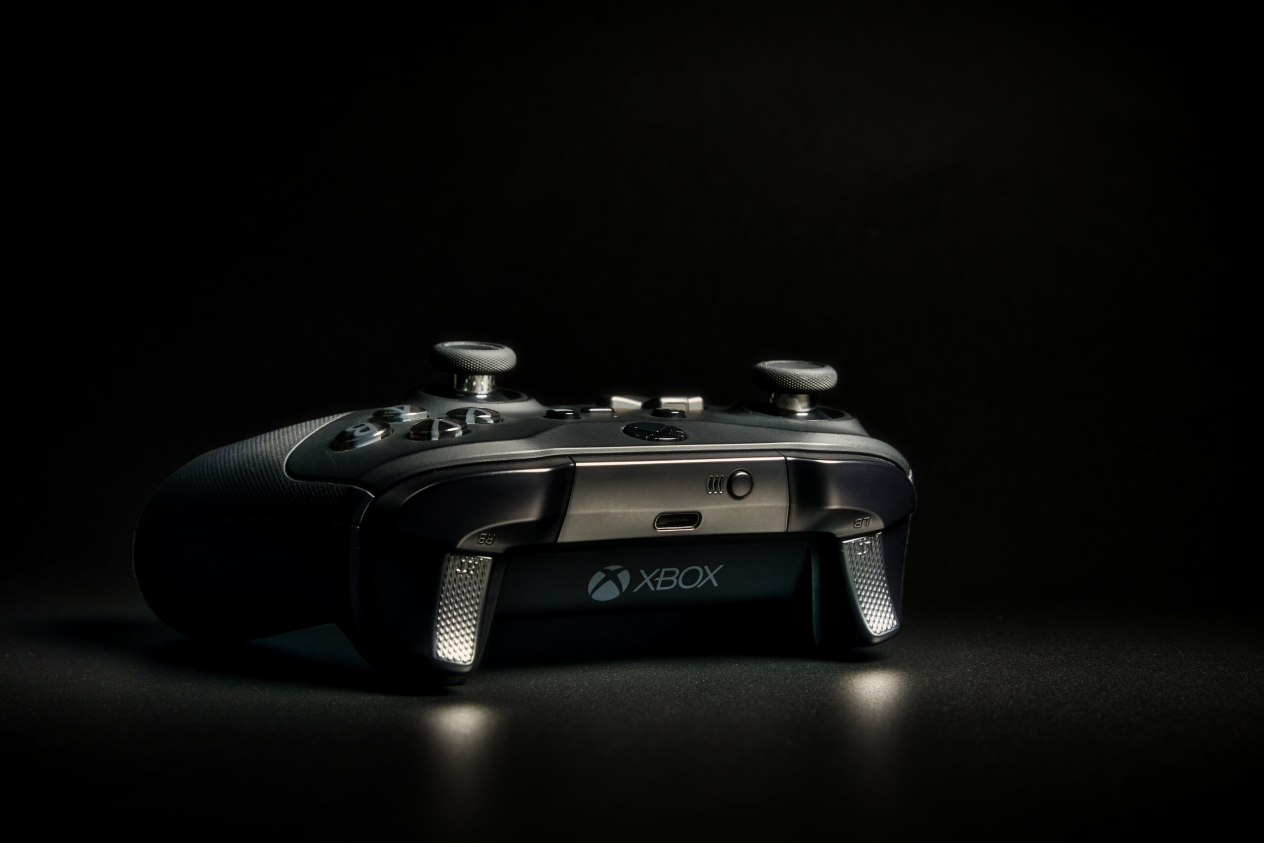 XBox Controller im Low‑Key Licht – KW14/26