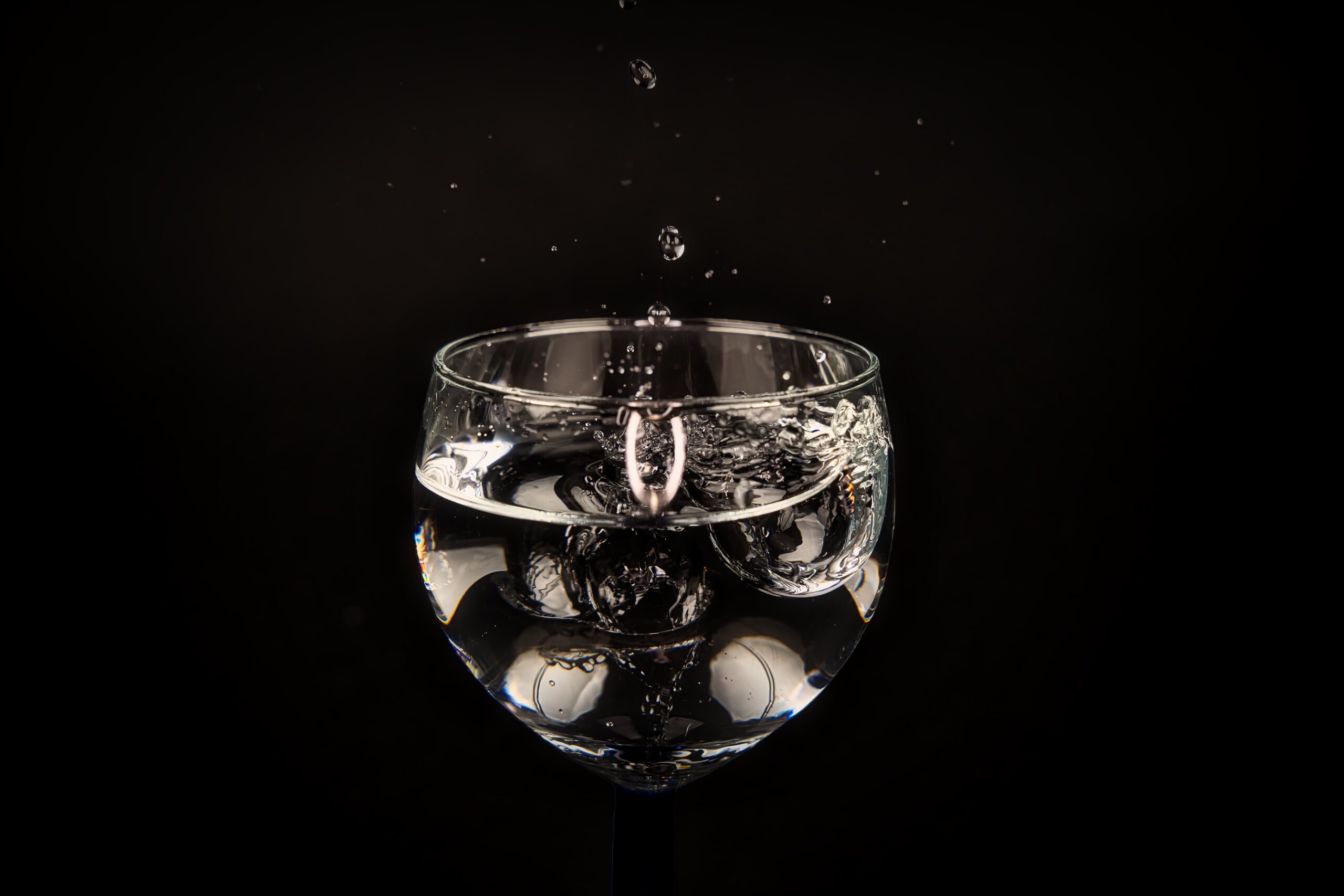 Fallende Tropfen im Glas – KW14/26